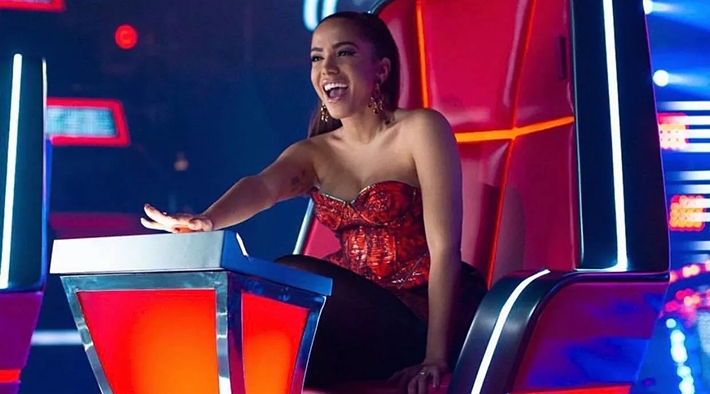  Anitta leva cantora trans para cantar na final do The Voice mexicano