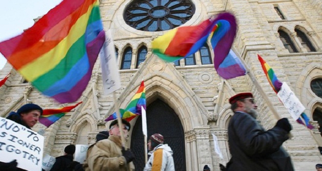  Projeto de lei quer obrigar igrejas a contratarem funcionários LGBTs