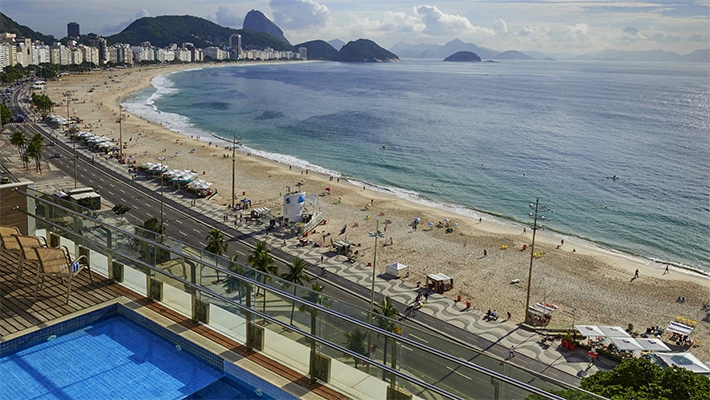  Hotel Grand Mercure de Copacabana promove sunset party em rooftop