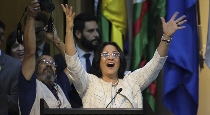 Em vídeo, Damares diz que “nova era” começou: “Meninos vestem azul e meninas vestem rosa”