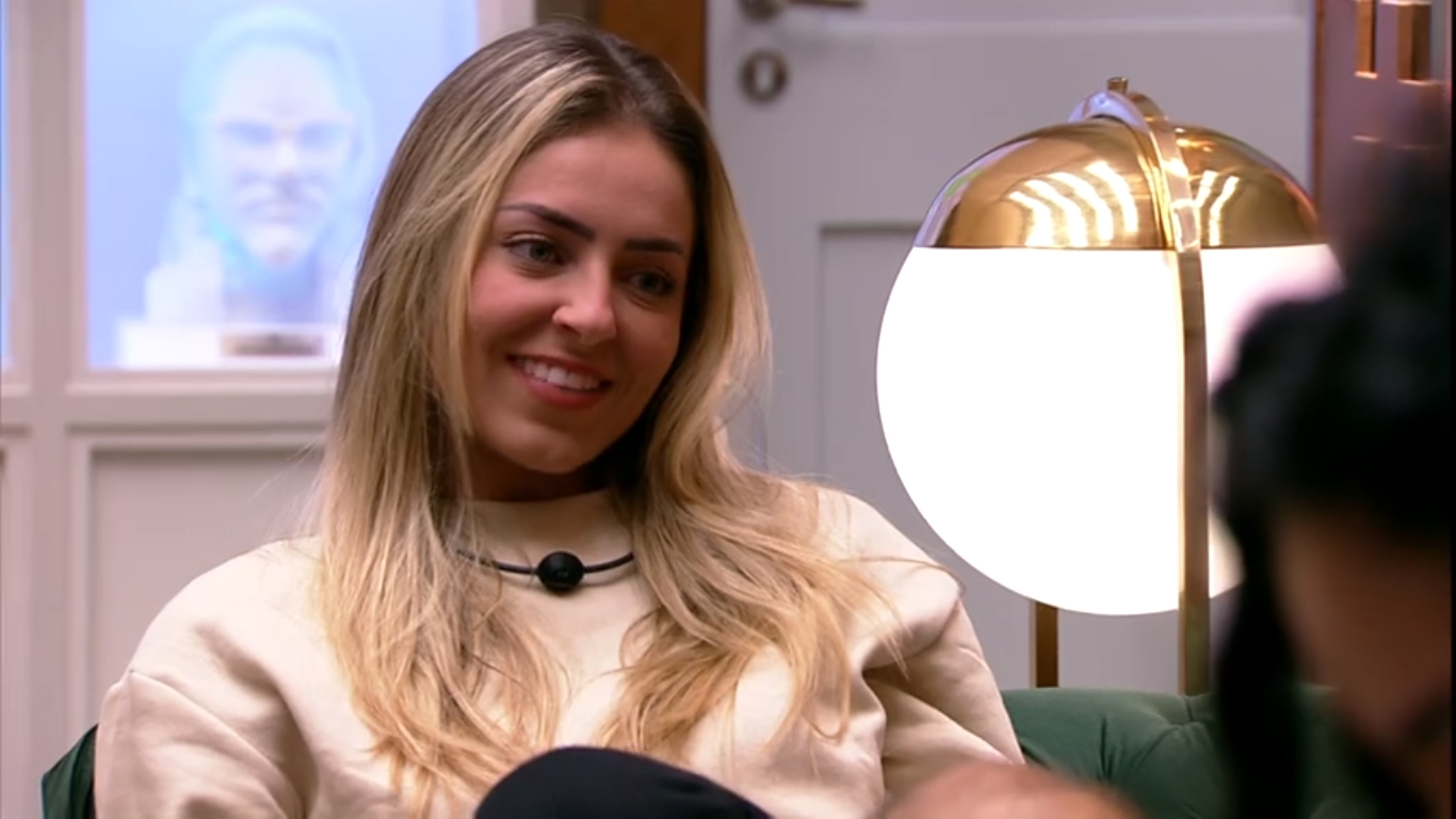 BBB19: Paula revela ser bissexual e Carol comenta: “Nunca beijei mulheres”