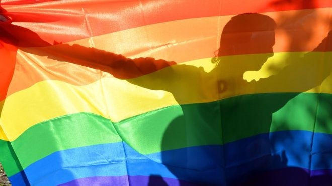  Quatro ministros votam a favor da criminalização da homofobia; STF suspende julgamento