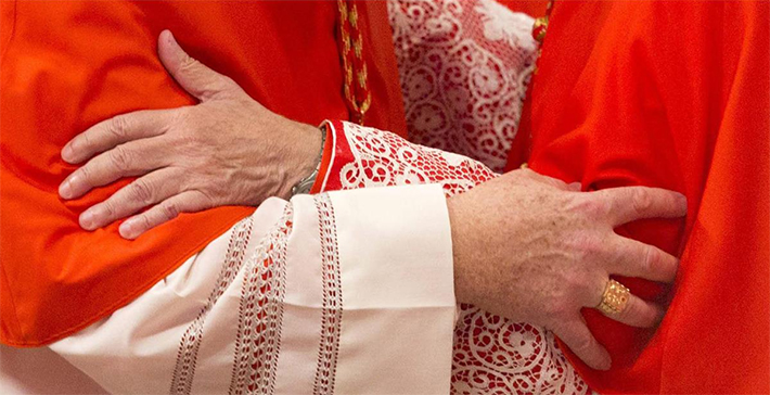 Jornalista diz em livro que Vaticano possui “uma das maiores comunidades gays do mundo”