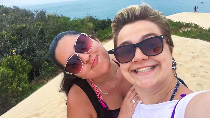 Shopping de SP é condenado a indenizar lésbicas impedidas de darem selinho no local