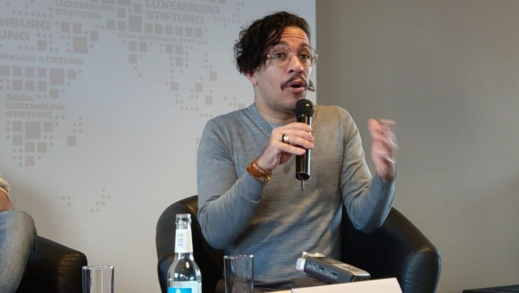 “Minha saída é mais poderosa que minha permanência”, diz Jean Wyllys durante coletiva em Berlim