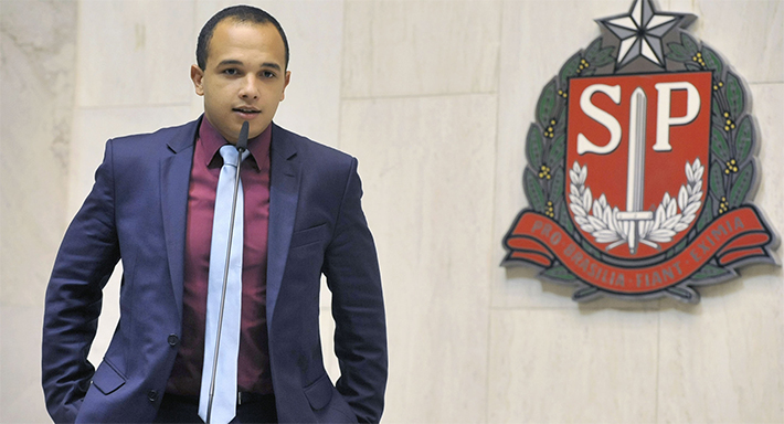 “Nunca mandei Nudes”, afirma deputado gay Douglas Garcia