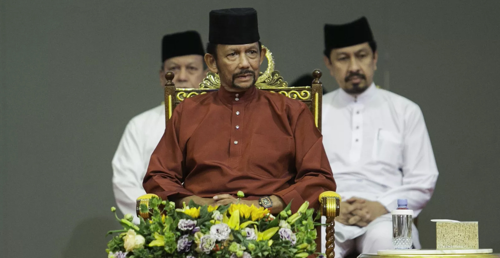 Após reação global, Brunei suspende pena de morte a gays