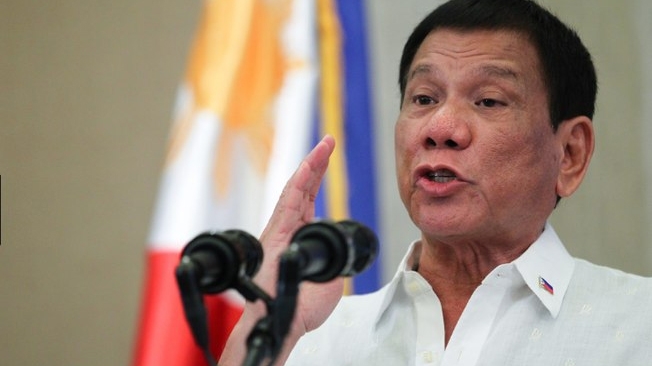  Presidente das Filipinas diz que era gay, mas “se curou” com a ajuda de belas mulheres