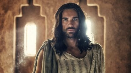  Ator que interpretou Jesus em série revela que é gay: “Tinha medo e vergonha”