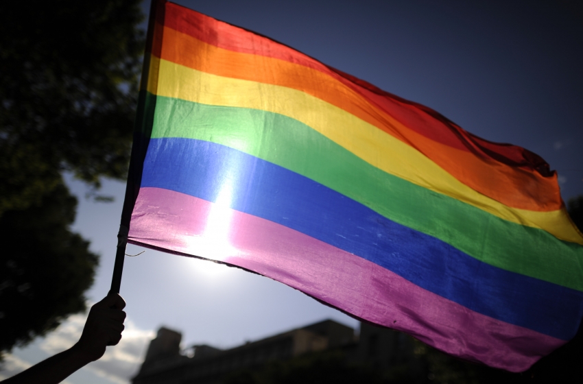  Califórnia aprova resolução que exige que pastores não discriminem LGBTs