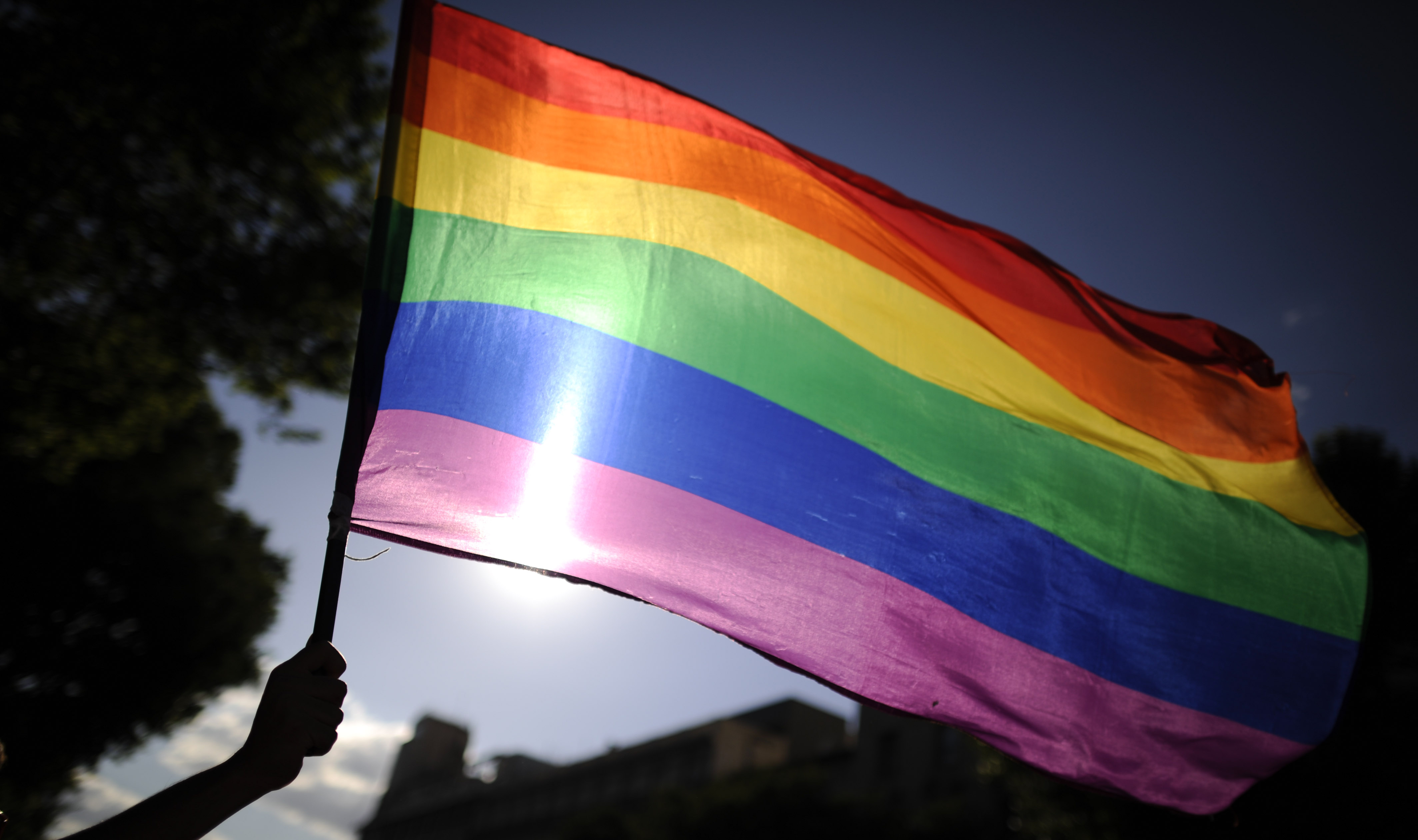 Califórnia aprova resolução que exige que pastores não discriminem LGBTs