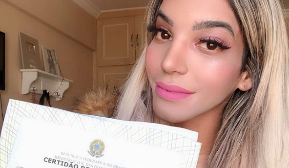  Lana Almeida comemora nova certidão de nascimento: “Orgulho de ser mulher trans”