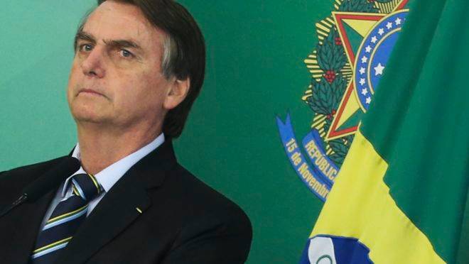 Durante live, Bolsonaro anuncia veto de recursos a filmes LGBT