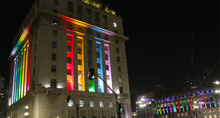 São Paulo ilumina pontos turísticos com as cores do arco-íris para receber evento LGBT