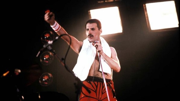  Amin Khader revela que Freddie Mercury sofreu homofobia no Rock in Rio: “Quebrou todo o camarim”