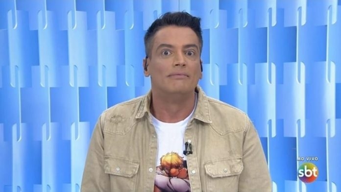  Leo Dias apresenta ‘Fofocalizando’ com camisa de beijo gay censurado por Crivella