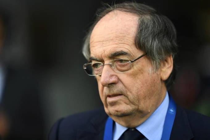  Presidente da Federação Francesa de Futebol pede que árbitros não parem jogo por canto homofóbico