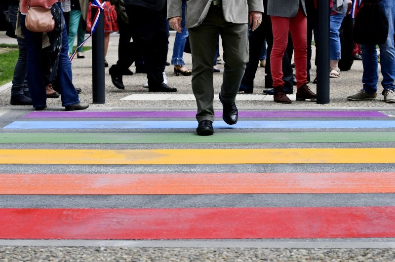  Governo Trump tenta remover faixa de pedestre LGBT, mas cidade se recusa