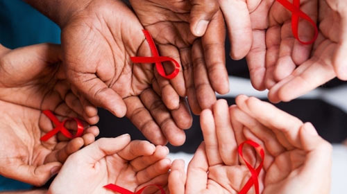 Infecções por HIV caem em taxa recorde em SP, mas aumentam entre idosos