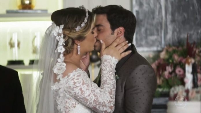  Britney e Abel se casam e se beijam; Walcyr Carrasco comemora: “Muito orgulho”