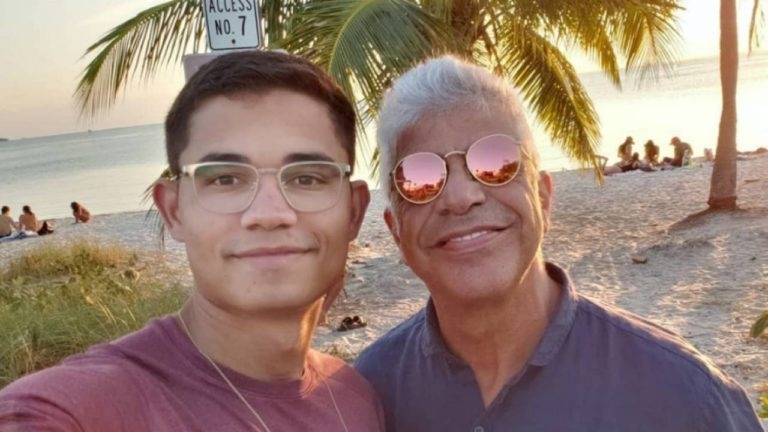  Marido de Lulu Santos faz desabafo após ser impedido de doar sangue por ser gay