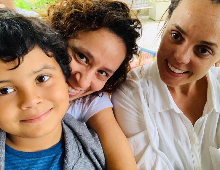 Fofura! Thalita Carauta comemora formatura do filho com foto ao lado da ex-mulher