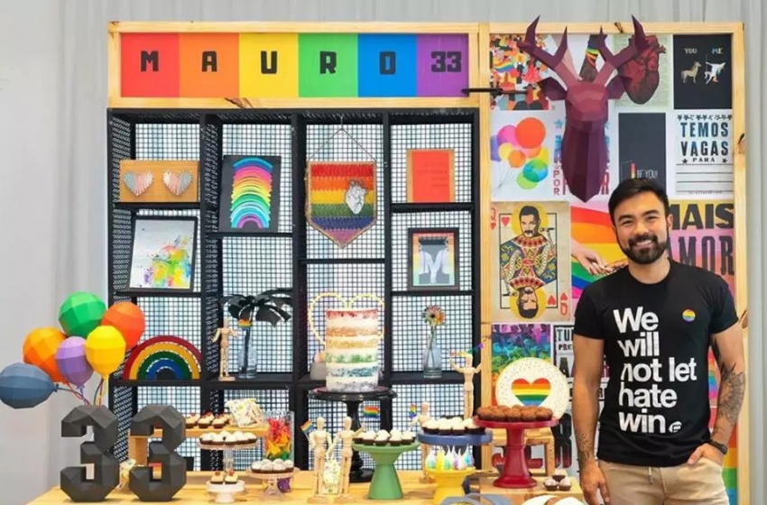  Mauro de Sousa faz aniversário com temática LGBTQ+ e se emociona durante discurso