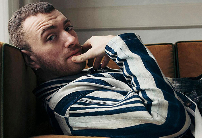 Sam Smith divulga foto sem camisa e faz desabafo sobre problemas de autoestima na época do natal