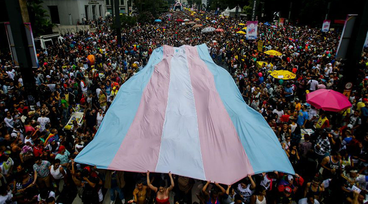 Transexuais e travestis do DF terão direito a uso do nome social em concursos públicos