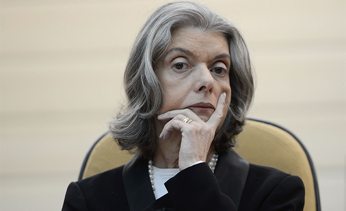 Cármem Lúcia derruba decisão que permitia a prática da “cura gay”