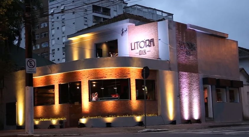 Restaurante é acusado de homofobia ao fazer promoção e excluir casais gays