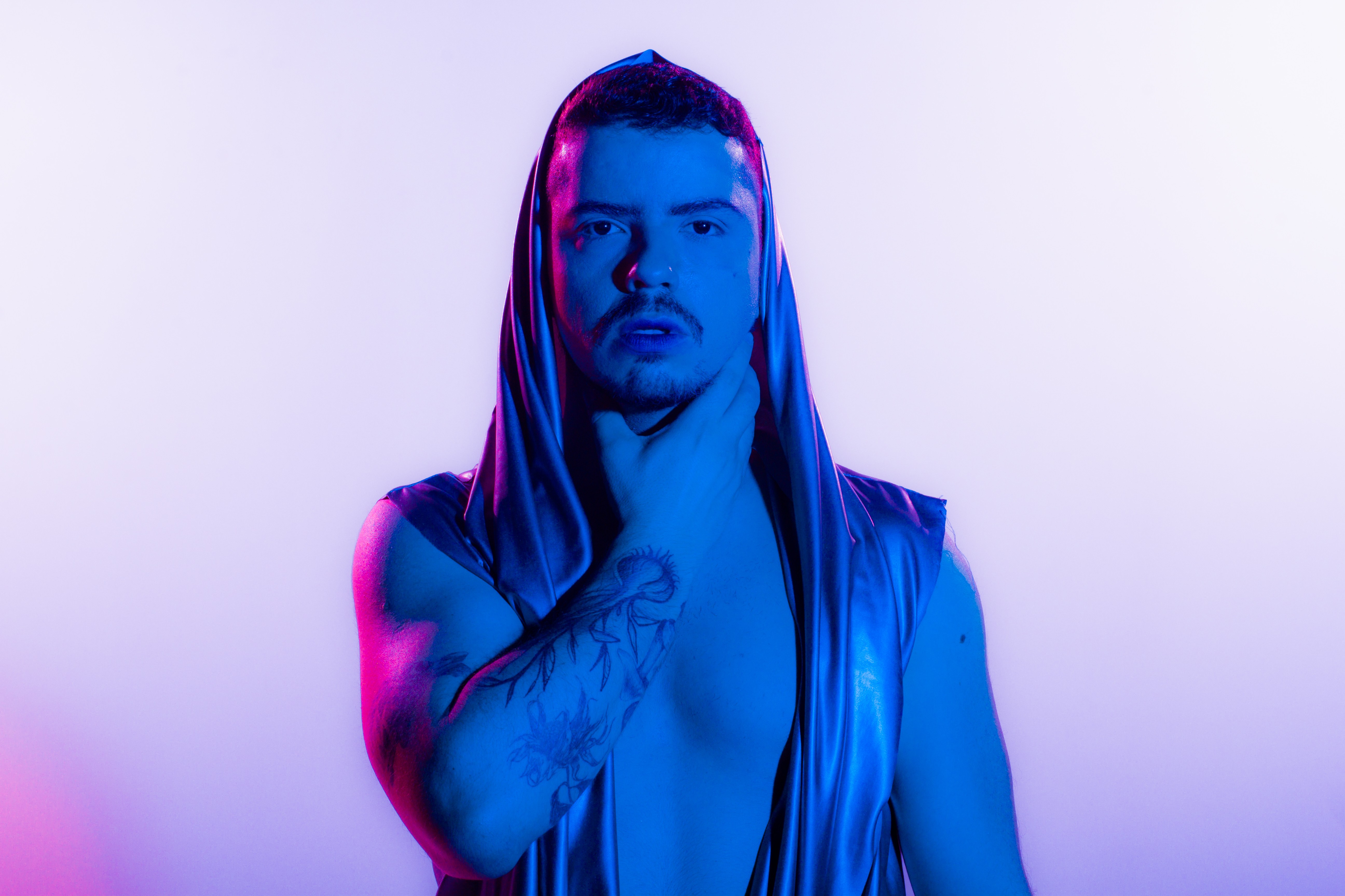 Artista carioca SZEL estreia com EP “nuncamais”, que fala sobre despedidas