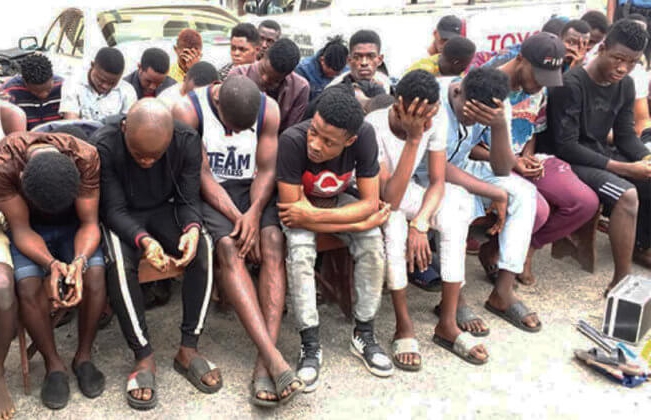  Nigéria: 47 homens são presos acusados de infringir lei que proíbe relações homossexuais