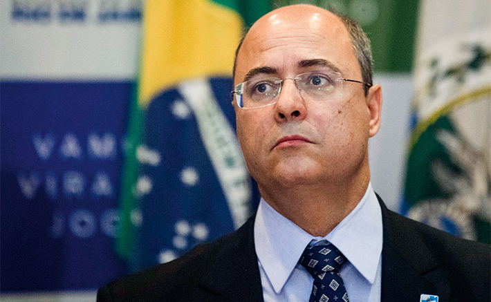Após pressão de evangélicos, Wilson Witzel revoga lei contra LGBTfobia