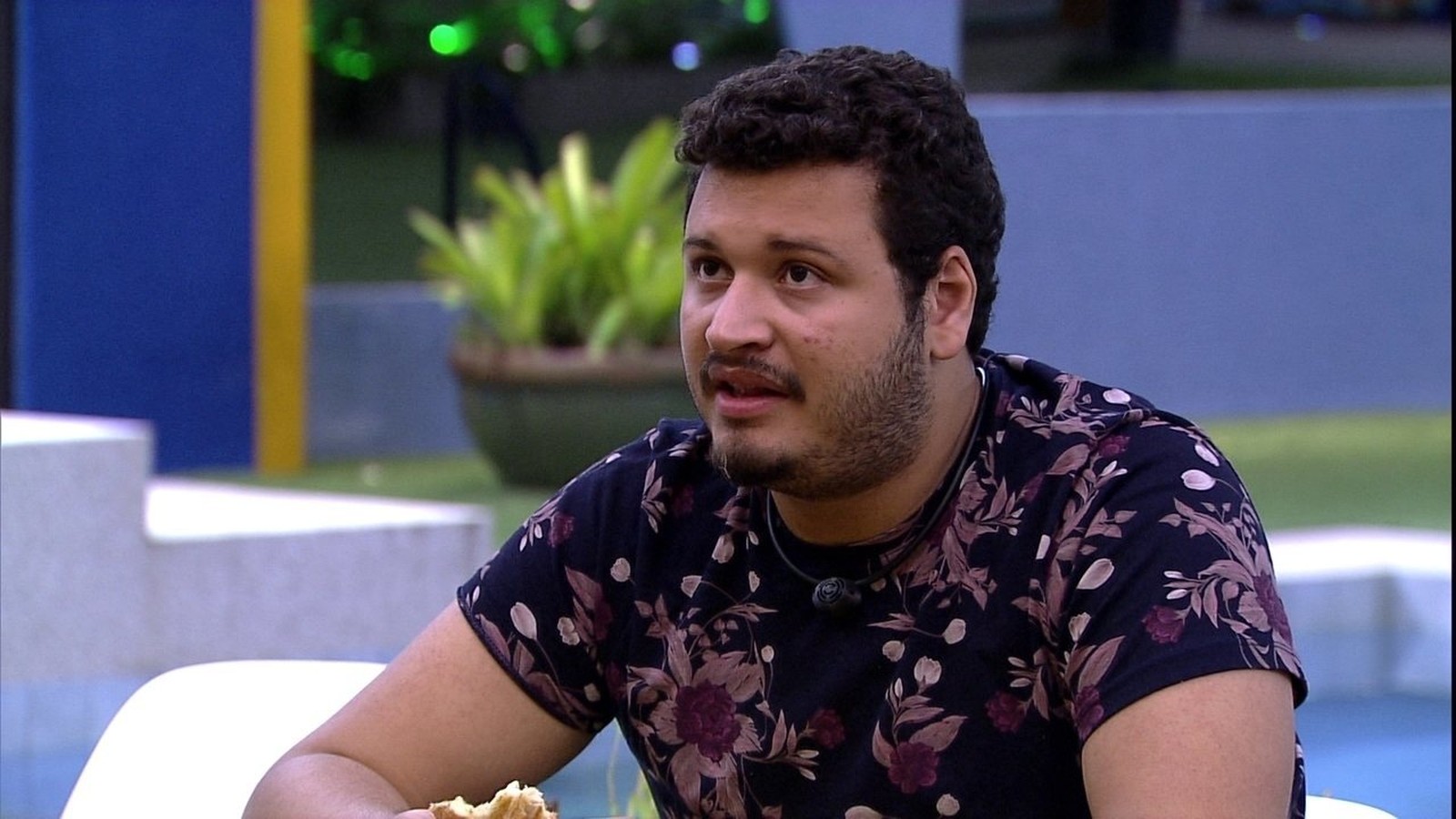 Victor Hugo, do ‘BBB20’, é hostilizado em live e abandona transmissão chorando