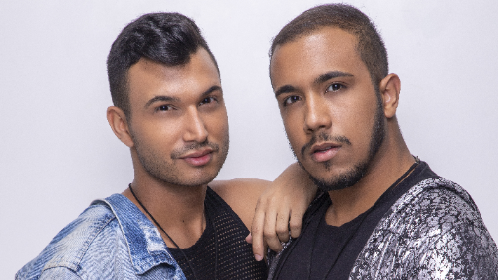  Exclusivo! Conheça novo single da dupla gay de funk carioca ALLU