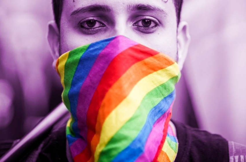  Um em cada três homens gays e bissexuais se sentem inseguros em casa durante pandemia