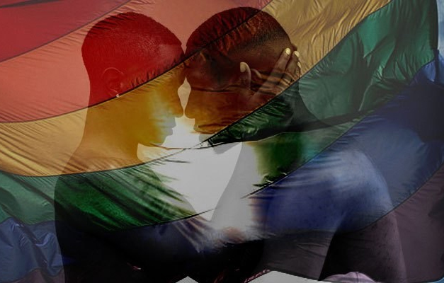 Casal gay condenado por fazer sexo recebe perdão, após serem condenados por 15 anos