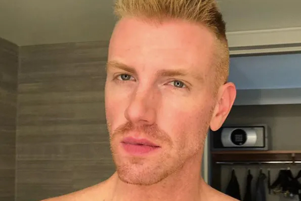 Ator de The Walking Dead divulga número pessoal e convida seguidores para troca de mensagens sedentas