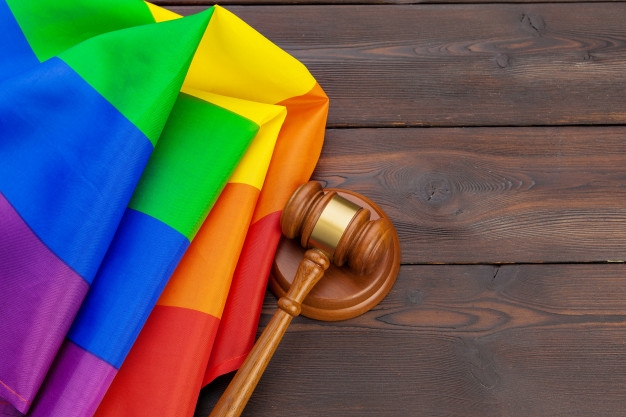  Bar em São Paulo é condenado a pagar R$ 25 mil a cliente gay vítima de homofobia