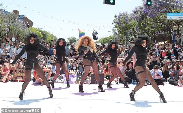  Artista trans viraliza após recriar performance polêmica de Beyoncé em meio a protestos nos EUA
