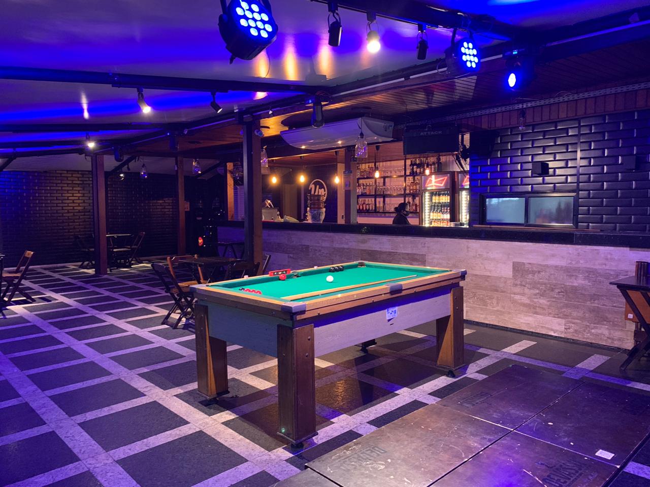 RJ: Up Lounge aposta no formato bar com sinuca para receber a turma LGBTQ+ na Barra da Tijuca