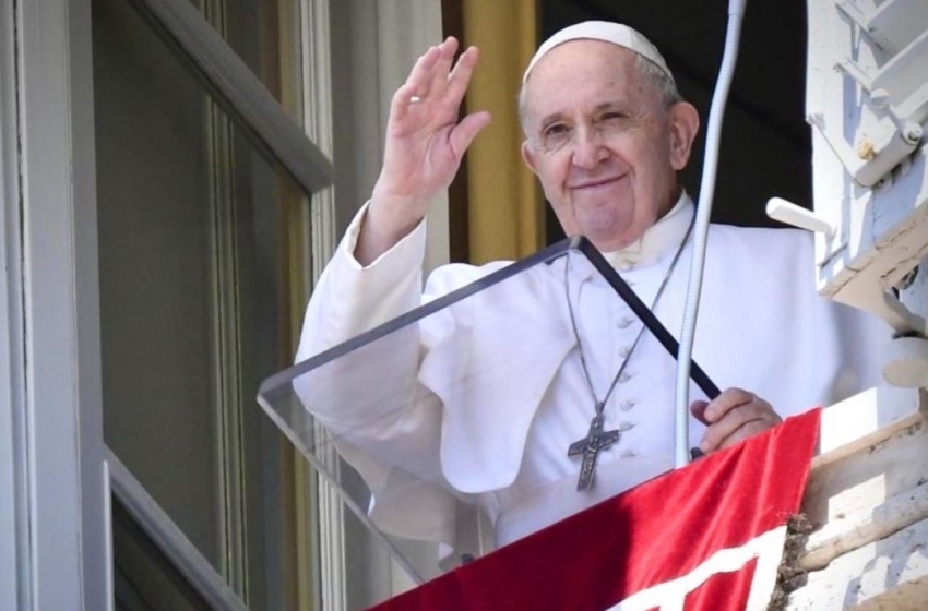  Papa Francisco é acusado de seguir “agenda homossexual da Nova Ordem Mundial” na Igreja Católica