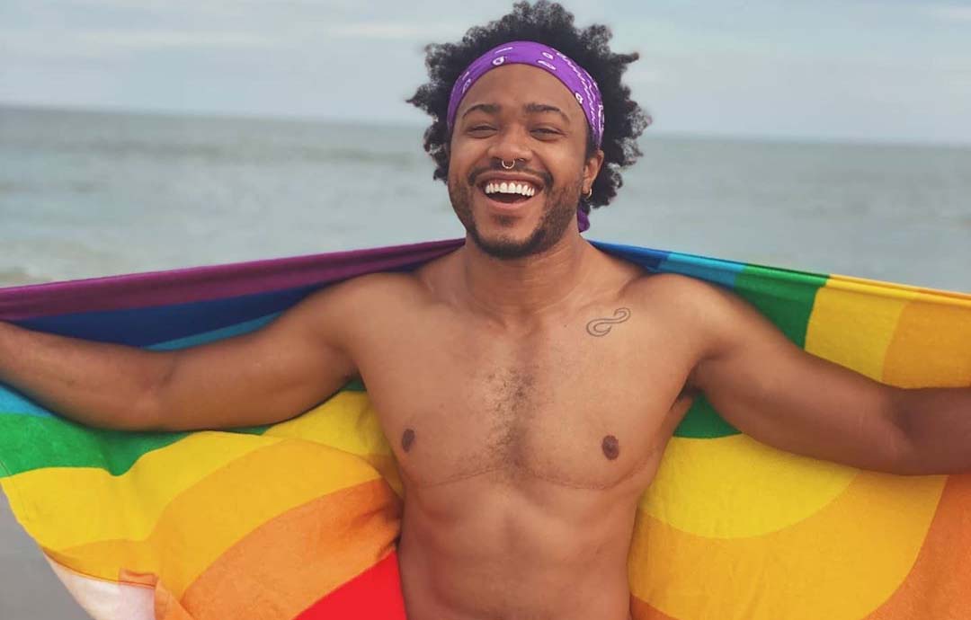 Homem trans preto questiona luta por direitos: “O que vem primeiro, nossa negritude ou nossa transexualidade?!”