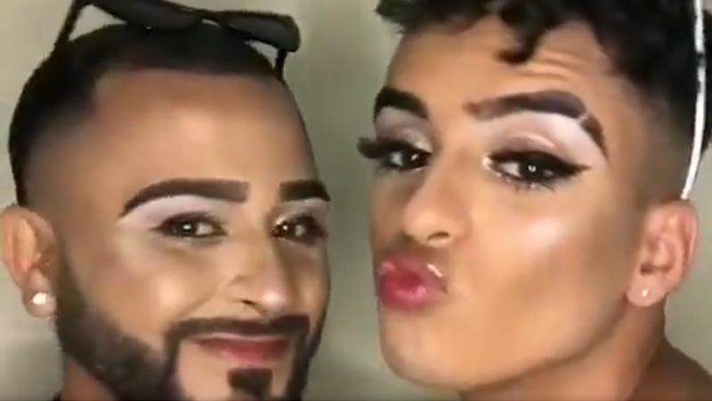  Que fofos! Pai topa desafio de fazer vídeo de maquiagem closeira com o filho gay: “Tudo para fazer ele feliz”