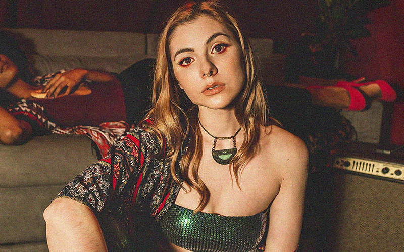 Cantora lésbica Amanda Döring lança novo single focado em relacionamentos homoafetivos