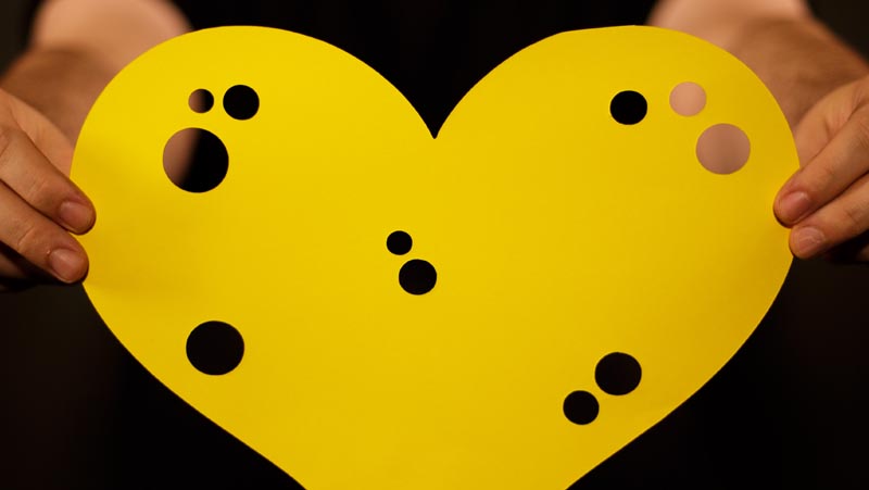 Casal gay recria hit de Chiquititas na luta contra a depressão: “As memórias afetivas nos acolhem”