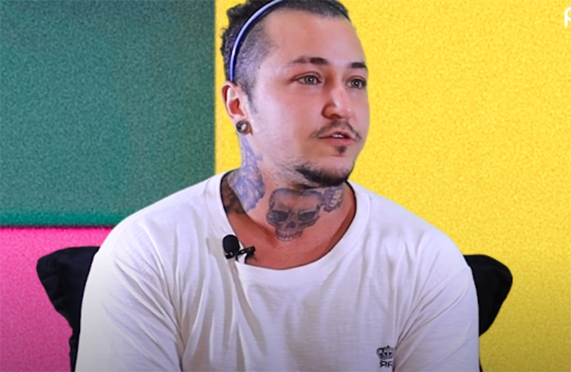  Vídeo: Homem trans, Kaique Theodoro vence depressão e bullying por meio da arte