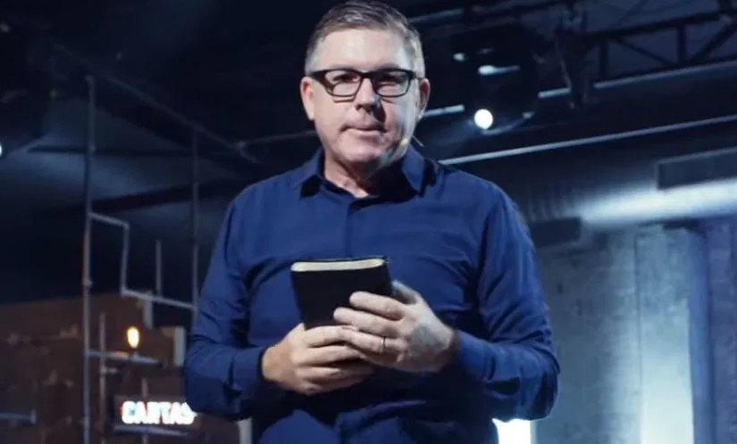 Pastor de São Paulo afirma que bíblia precisa ser “atualizada” para que LGBTs deixem de ser condenados ao inferno