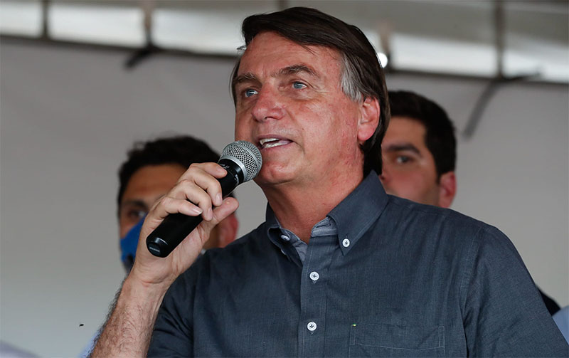 Bolsonaro faz piada homofóbica ao provar guaraná cor-de-rosa: “Virei boiola, igual maranhense”